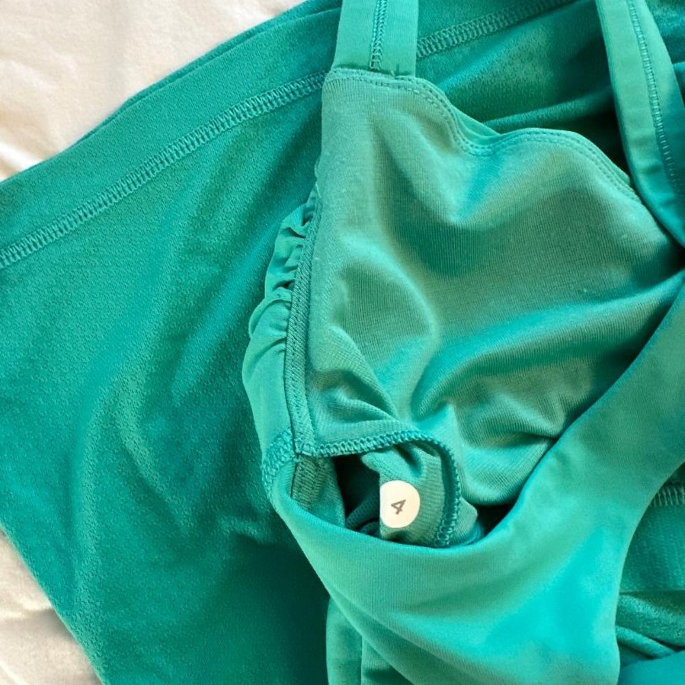 Lululemon Women's Green Sleeveless Criss Cross Activewear Tank Top Size 4 - Picture 5 of 6